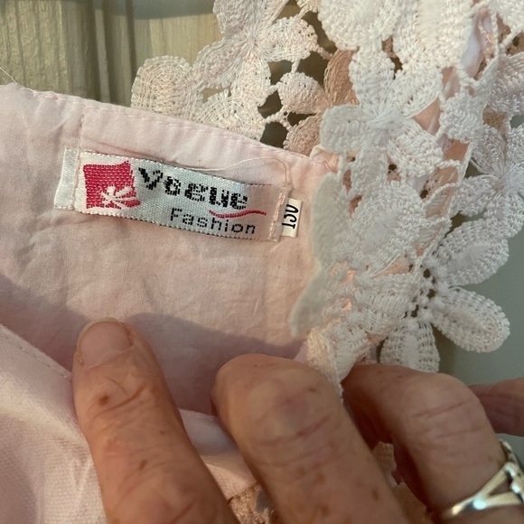 Vogue fashion pink flower lace tulle Pearl bead accent toddler’s dress. - Picture 5 of 9